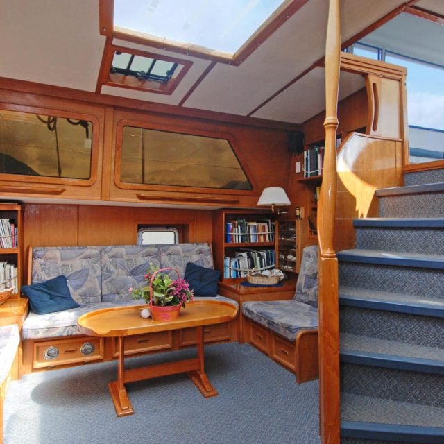 Roamer salon - Island Roamer