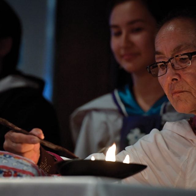 Lighting Qulliq lamp