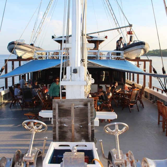 Ombak Putih deck dining - Ombak Putih
