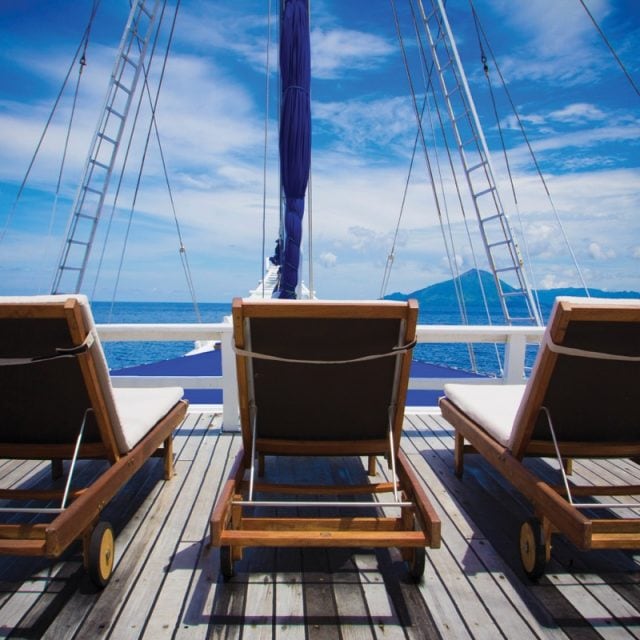 Relax on Ombak Putih - Ombak Putih