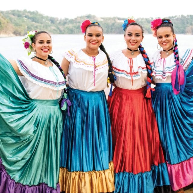 Indigenous dresses, Embera © David Newland