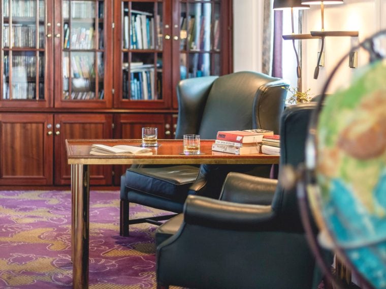 MS Seaventure Library