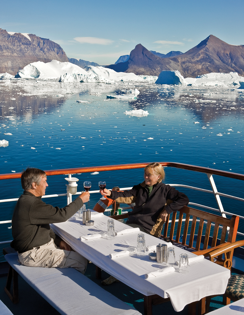Outdoor dining on ship