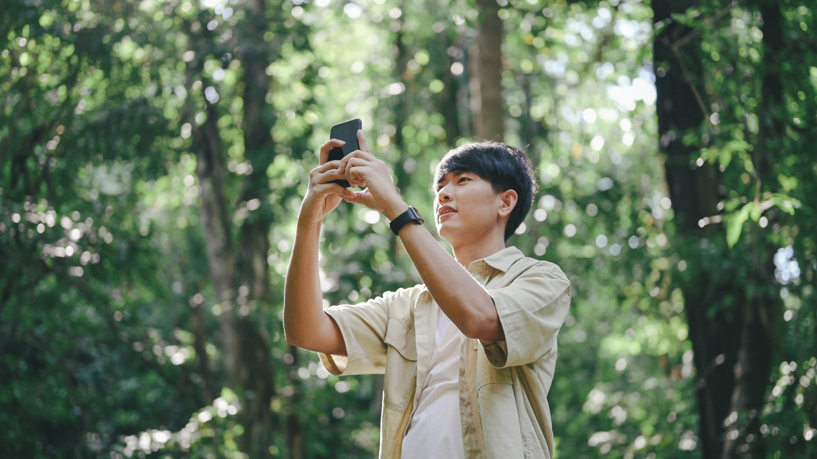 Solo travel young asian enjoy outdoor adventure take photo social media the traveler using mobile phone travel in forest camping