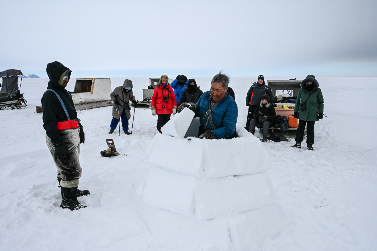 Igloo building