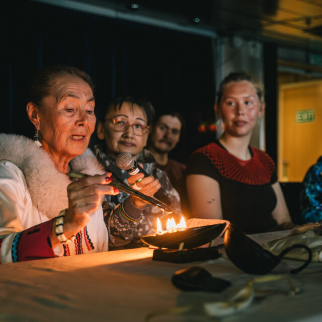 Oil lamp presentation