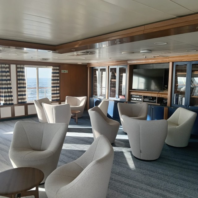 Observation Lounge - Discoverer