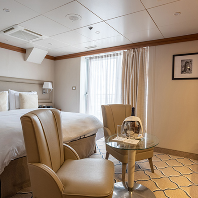 Navigator Stateroom - Discoverer