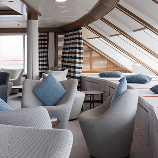 Observation Lounge - Discoverer