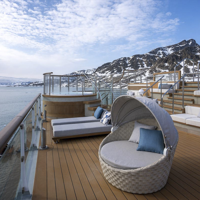 Pool deck - Ocean Albatros